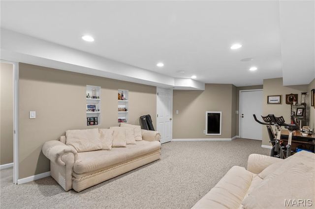 12233 Country Place Drive, Maryland Heights, MO 63043