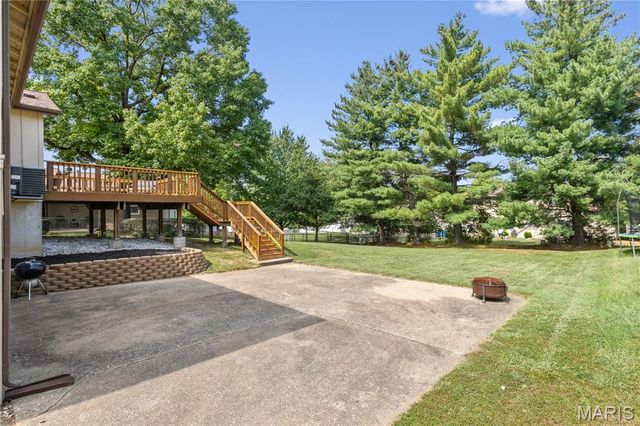 12233 Country Place Drive, Maryland Heights, MO 63043