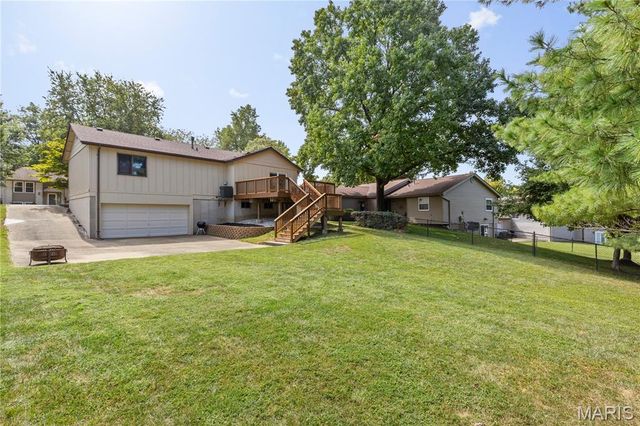 12233 Country Place Drive, Maryland Heights, MO 63043