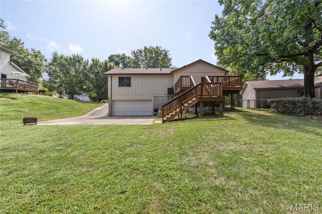 12233 Country Place Drive, Maryland Heights, MO 63043