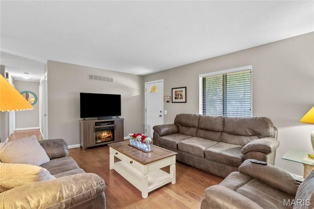 12233 Country Place Drive, Maryland Heights, MO 63043