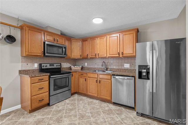 12233 Country Place Drive, Maryland Heights, MO 63043
