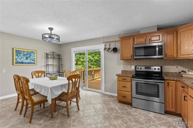 12233 Country Place Drive, Maryland Heights, MO 63043