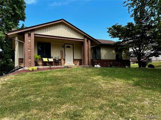 12233 Country Place Drive, Maryland Heights, MO 63043