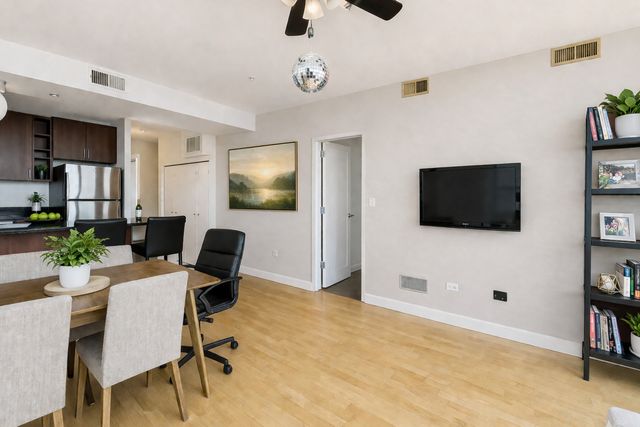 565 W Quincy Street 1709, Chicago, IL 60661