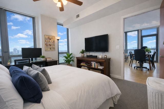 565 W Quincy Street 1709, Chicago, IL 60661