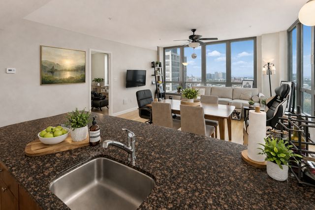 565 W Quincy Street 1709, Chicago, IL 60661