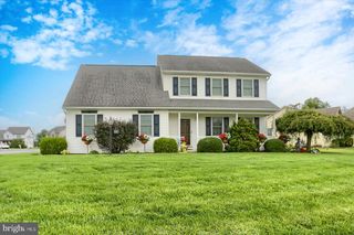 11 TOWNSHIP LINE DR, Fredericksburg, PA 17026