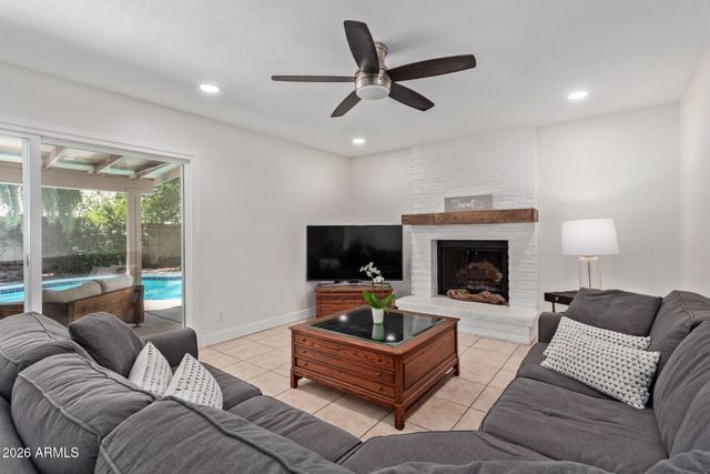1347 W Lobo Avenue, Mesa, AZ 85202