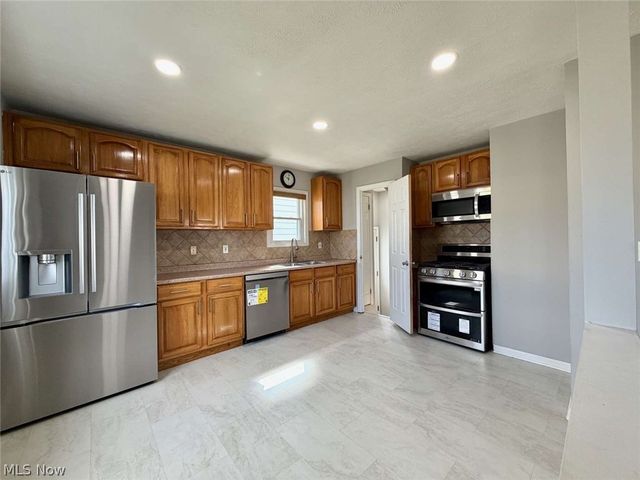 4515 Pershing Avenue, Parma, OH 44134