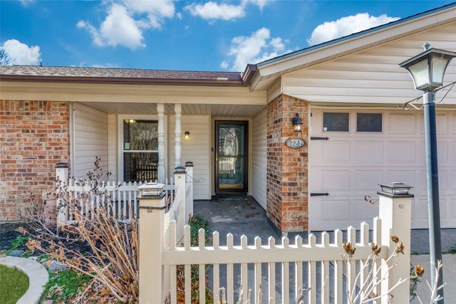 721 NW Ann Lois Lane, Burleson, TX 76028