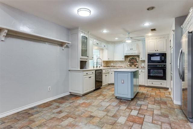 721 NW Ann Lois Lane, Burleson, TX 76028