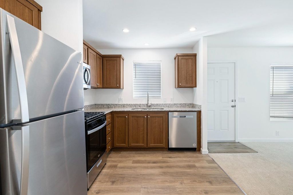 Image 10 of property listing at 1719 W Olive Avenue # 37, Fresno, CA 93728