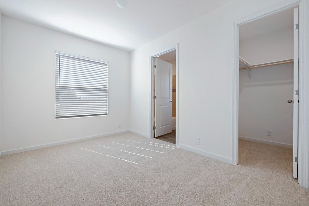 Image 14 of property listing at 1719 W Olive Avenue # 37, Fresno, CA 93728