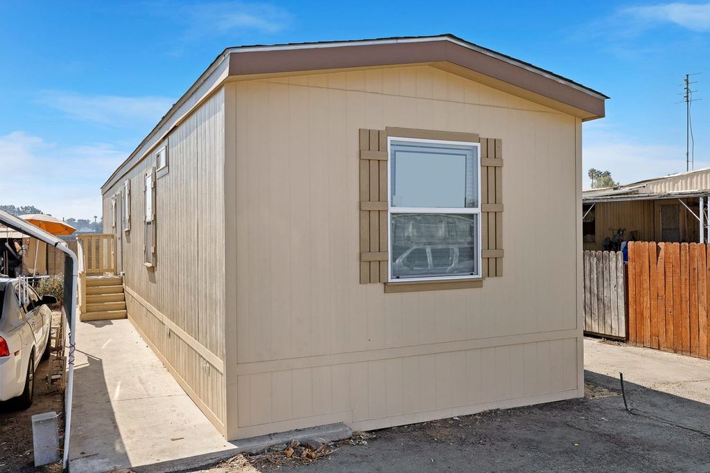 Image 2 of property listing at 1719 W Olive Avenue # 37, Fresno, CA 93728