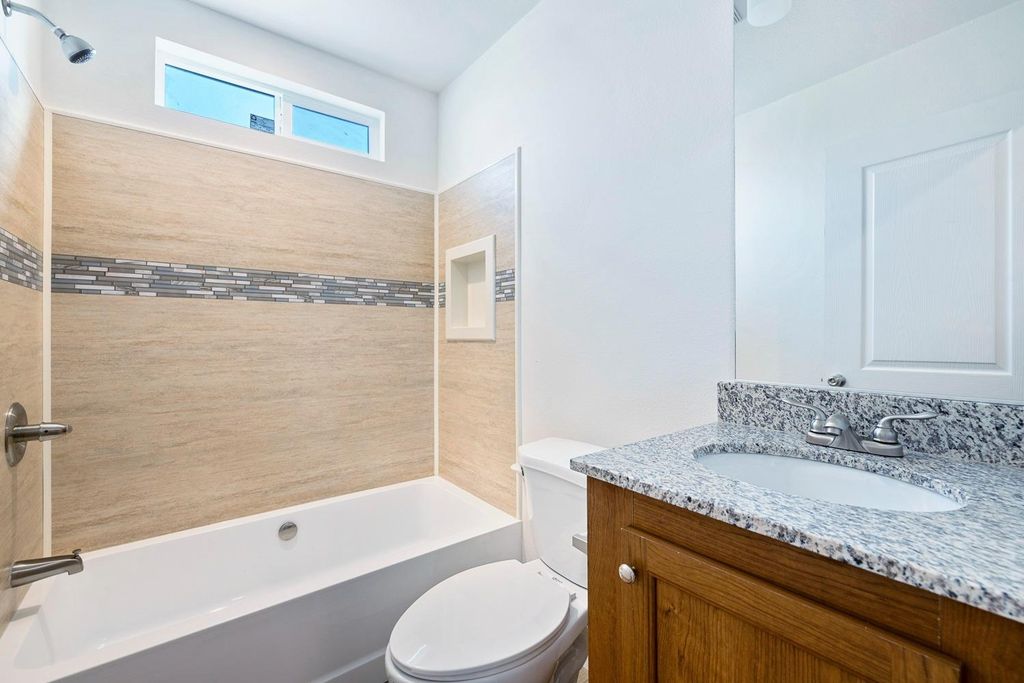 Image 24 of property listing at 1719 W Olive Avenue # 37, Fresno, CA 93728