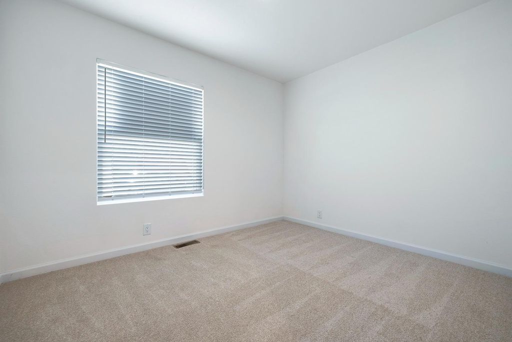 Image 25 of property listing at 1719 W Olive Avenue # 37, Fresno, CA 93728