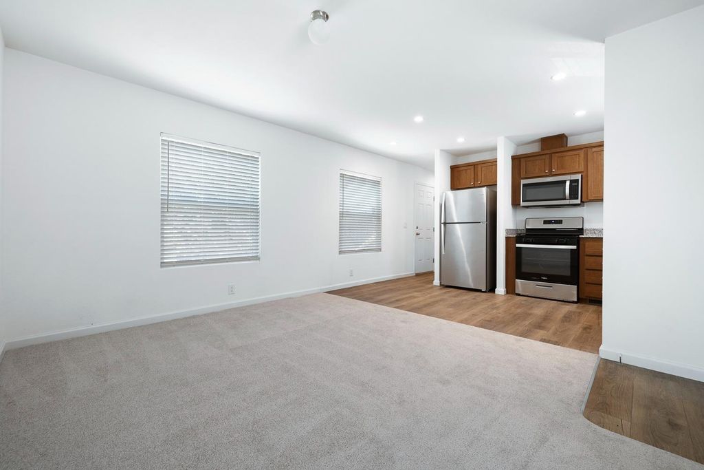 Image 5 of property listing at 1719 W Olive Avenue # 37, Fresno, CA 93728