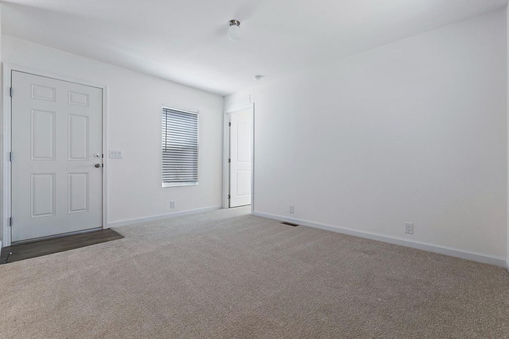 Image 7 of property listing at 1719 W Olive Avenue # 37, Fresno, CA 93728