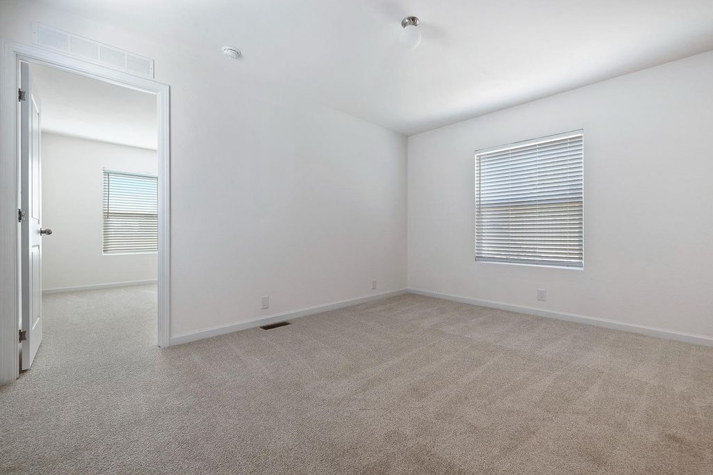 Image 8 of property listing at 1719 W Olive Avenue # 37, Fresno, CA 93728