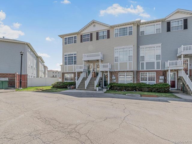 85 Admiral Court 87, Bronx, NY 10473