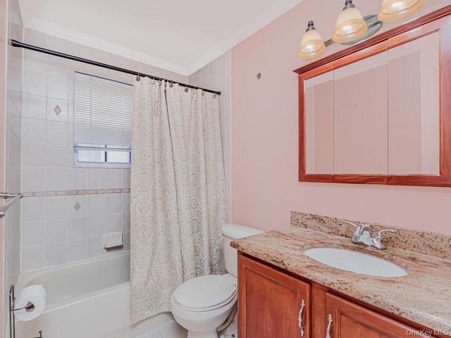 85 Admiral Court 87, Bronx, NY 10473