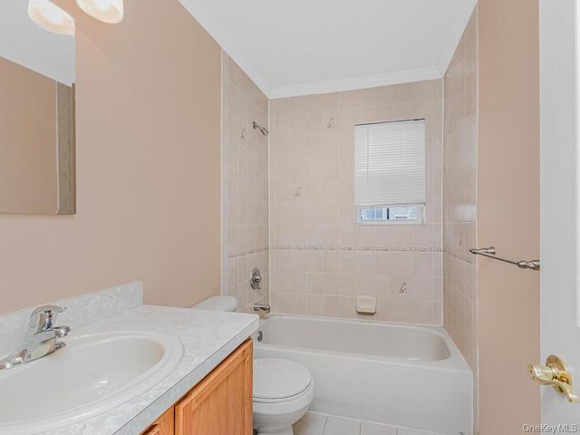 85 Admiral Court 87, Bronx, NY 10473