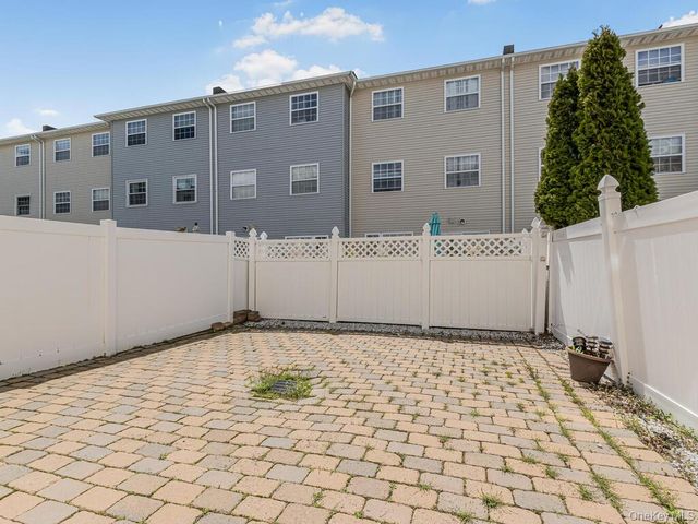 85 Admiral Court 87, Bronx, NY 10473