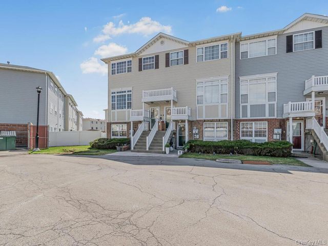 85 Admiral Court 87, Bronx, NY 10473