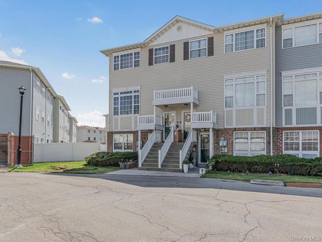 85 Admiral Court 87, Bronx, NY 10473