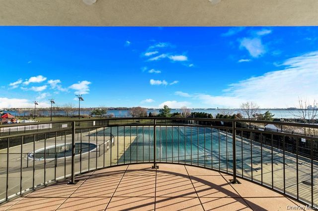 85 Admiral Court 87, Bronx, NY 10473