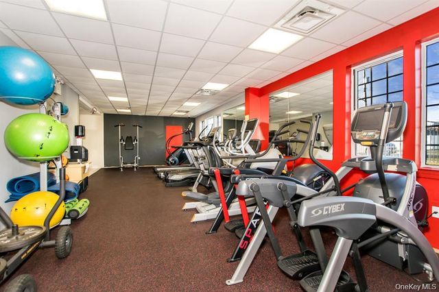 85 Admiral Court 87, Bronx, NY 10473