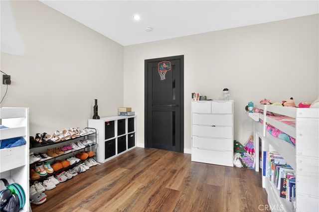 10260 Willow Spring Lane, Sunland, CA 91040