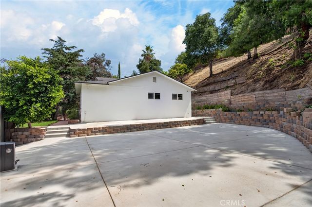 10260 Willow Spring Lane, Sunland, CA 91040