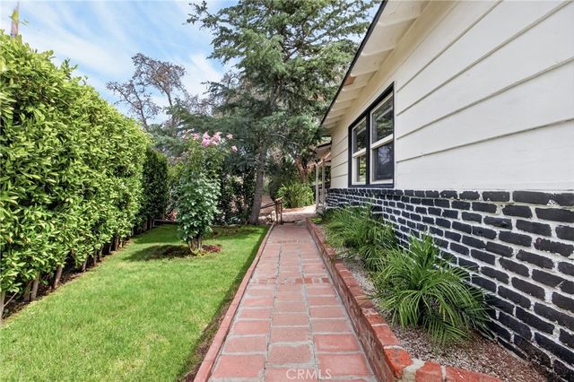 10260 Willow Spring Lane, Sunland, CA 91040