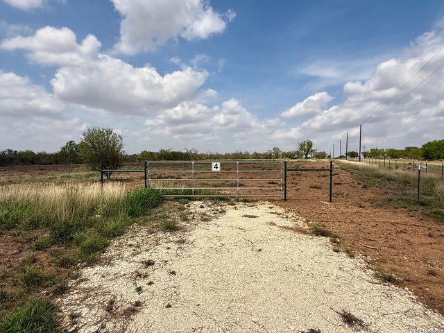 LOT 4 Fm 1332, Jourdanton, TX 78026