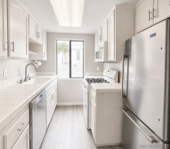 950-958 B Avenue, Coronado, CA 92118