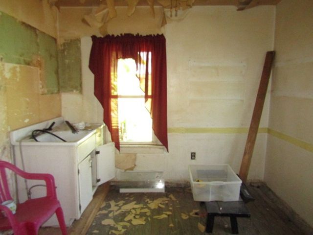 215 Patterson Ave, Bridgeville, PA 15017