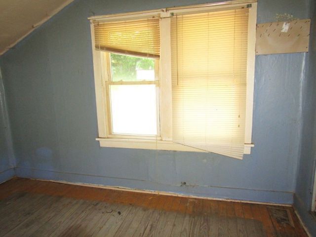 215 Patterson Ave, Bridgeville, PA 15017