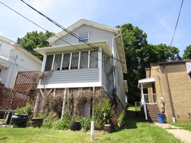 215 Patterson Ave, Bridgeville, PA 15017