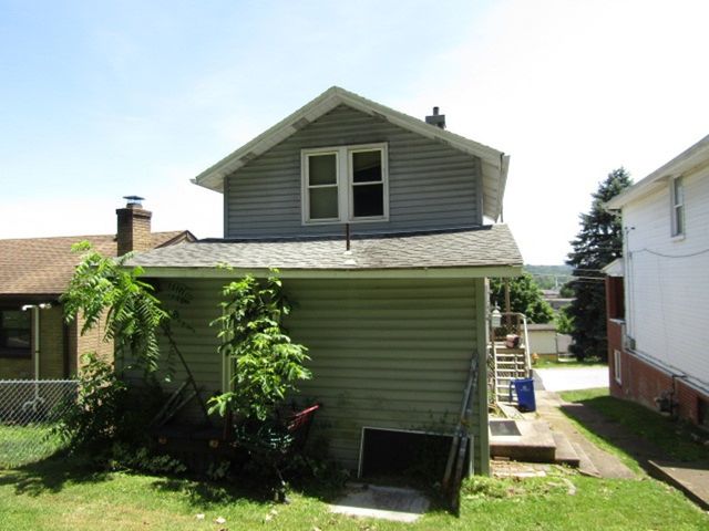 215 Patterson Ave, Bridgeville, PA 15017