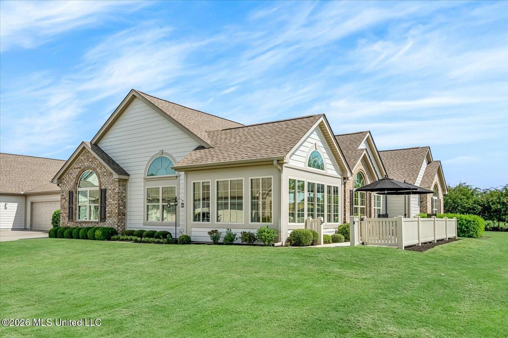 8665 Parkview Oaks Circle, 100, Olive Branch, MS 38654 — exterior