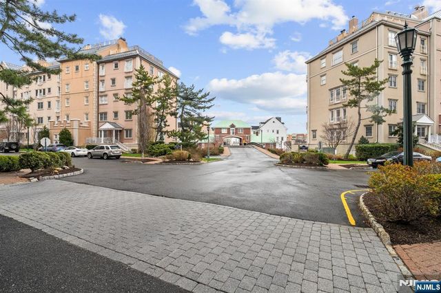 100 Shearwater 31, Jersey City, NJ 07305