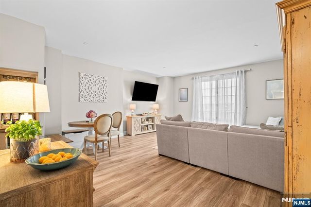 100 Shearwater 31, Jersey City, NJ 07305