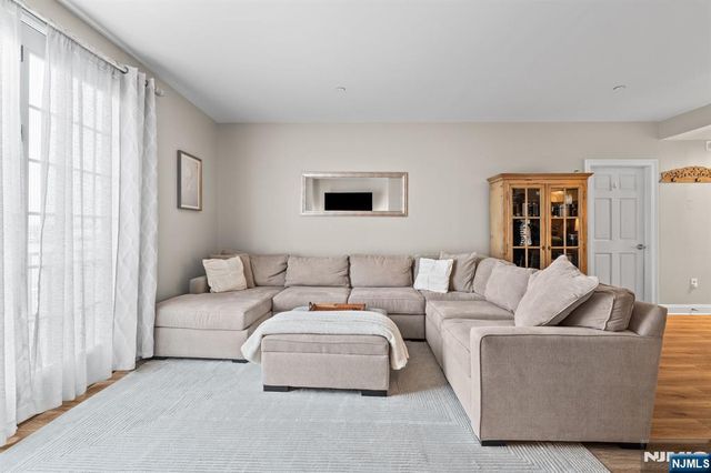 100 Shearwater 31, Jersey City, NJ 07305