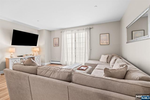 100 Shearwater 31, Jersey City, NJ 07305