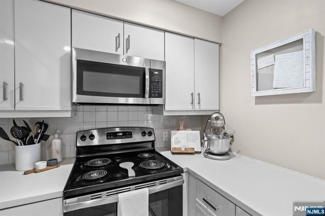 100 Shearwater 31, Jersey City, NJ 07305