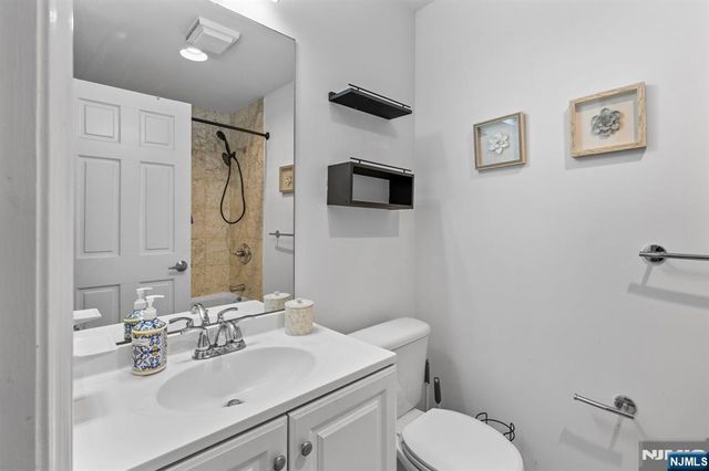 100 Shearwater 31, Jersey City, NJ 07305