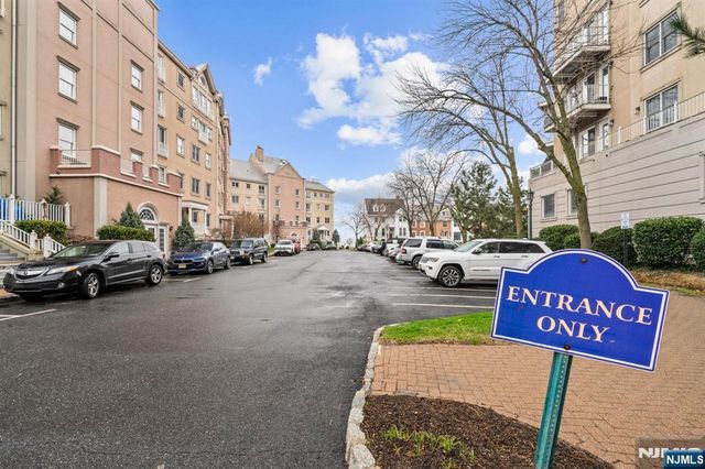 100 Shearwater 31, Jersey City, NJ 07305
