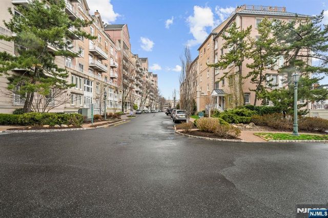100 Shearwater 31, Jersey City, NJ 07305
